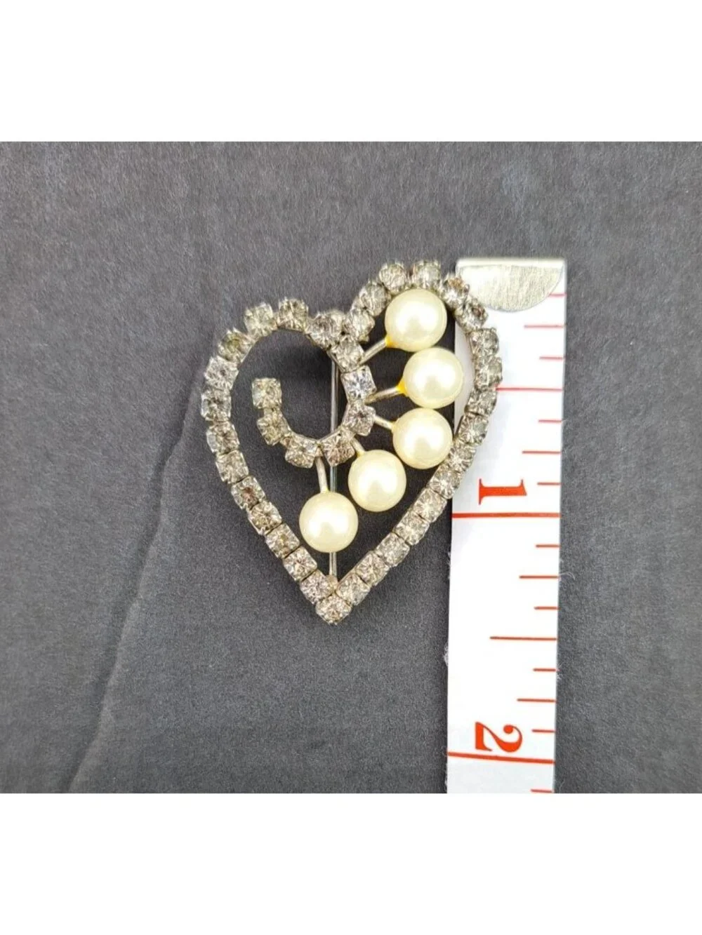 Vintage Heart-Shaped Rhinestone Faux Pearl Pin Brooch Silver-Tone Metal Jewelry - Picture 5 of 5